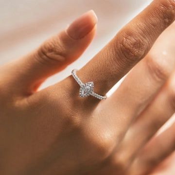 Anello geometrico con zirconi in argento 925