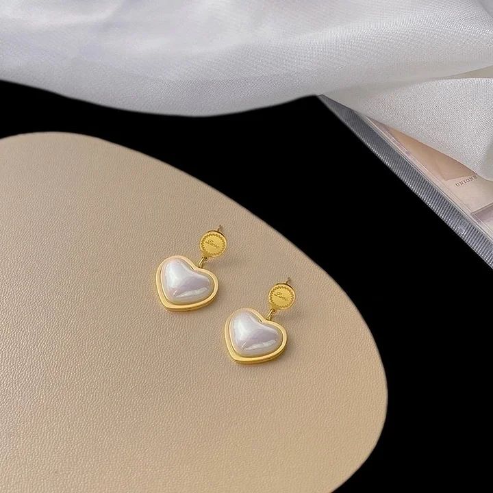 Orecchino cuore di perla